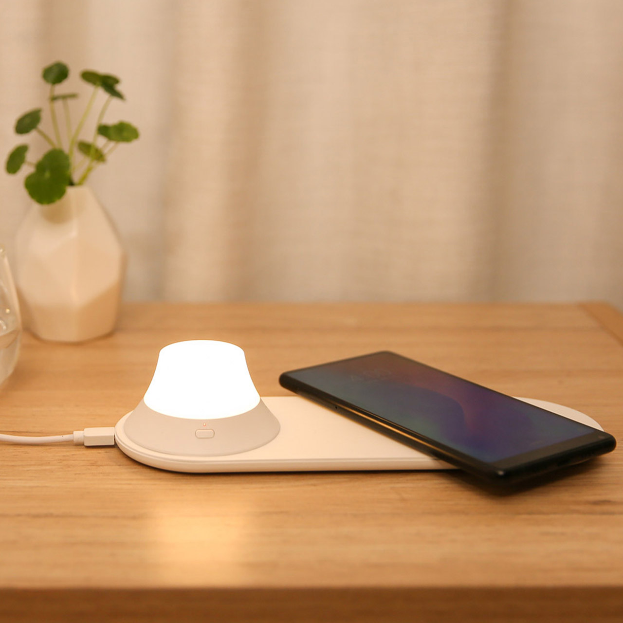 Ночник с беспроводной зарядкой. Xiaomi Yeelight Wireless. Yeelight Wireless Charging Night Lamp. Night Light Wireless Charger 5 v 1.