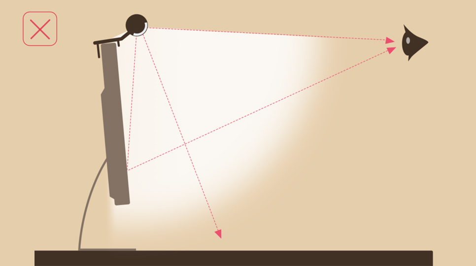 Обычная лампа для монитора